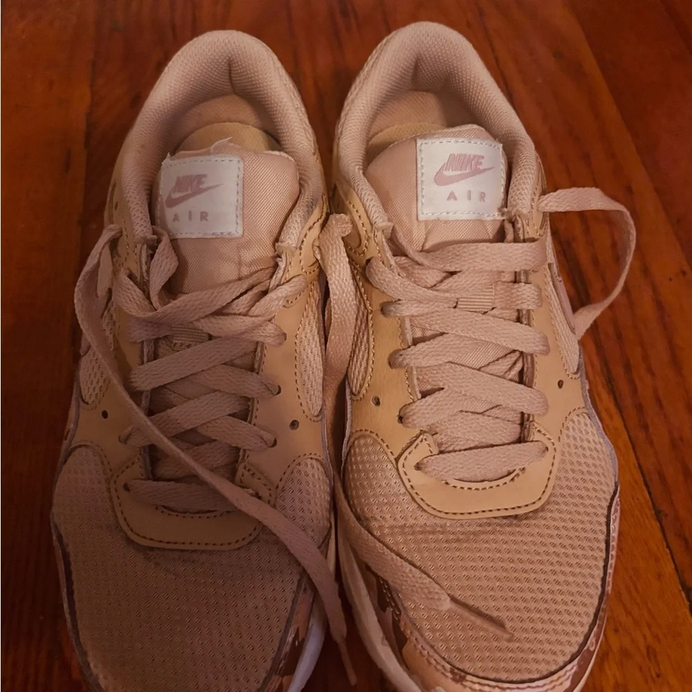 Nike Tan Sneakers Breathable Low-Top Design